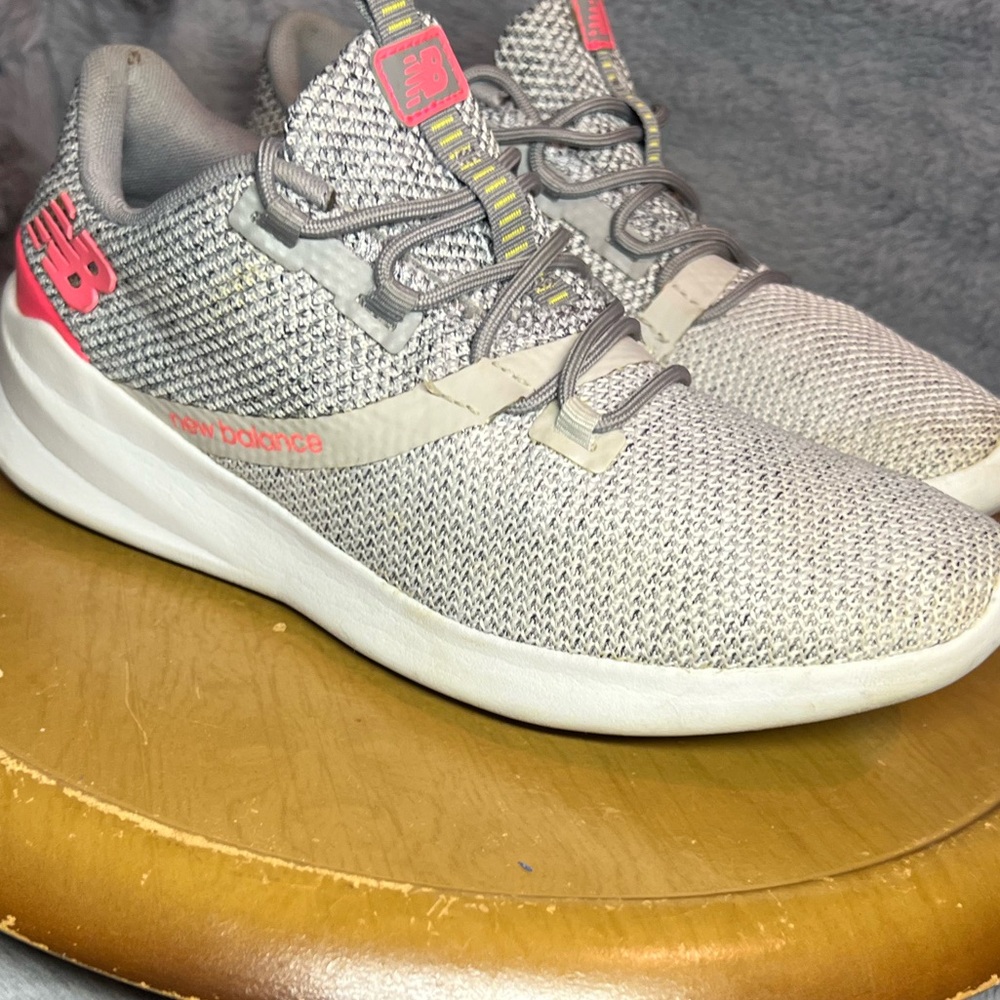 Women’s size 8 New Balance Cush v1’s